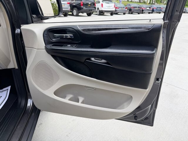 2016 Chrysler Town & Country in Knoxville, TN 37920 - 18137723 17