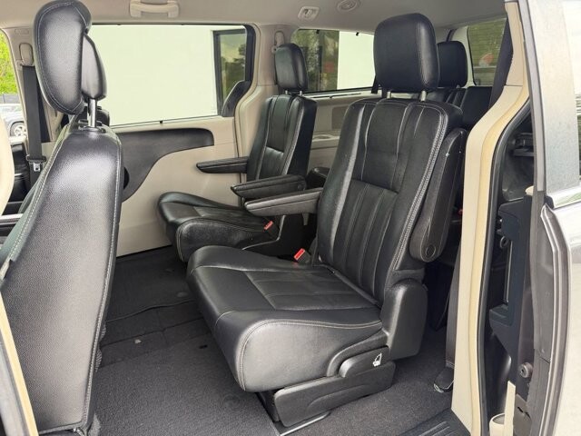 2016 Chrysler Town & Country in Knoxville, TN 37920 - 18137723 9