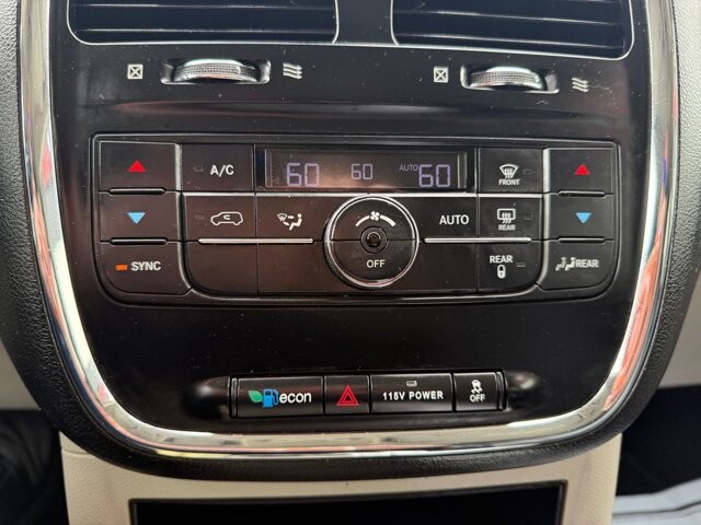 2016 Chrysler Town & Country in Knoxville, TN 37920 - 18137723 24