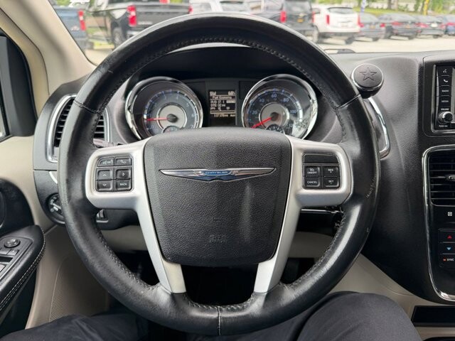2016 Chrysler Town & Country in Knoxville, TN 37920 - 18137723 18