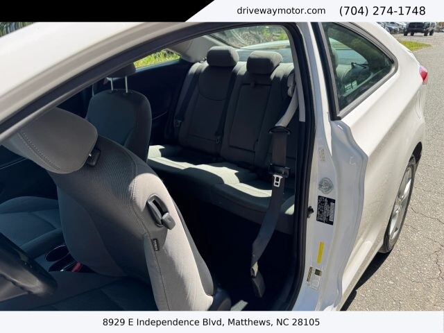 2013 Hyundai Elantra Coupe in Matthews, NC 28105 - 18137732 6