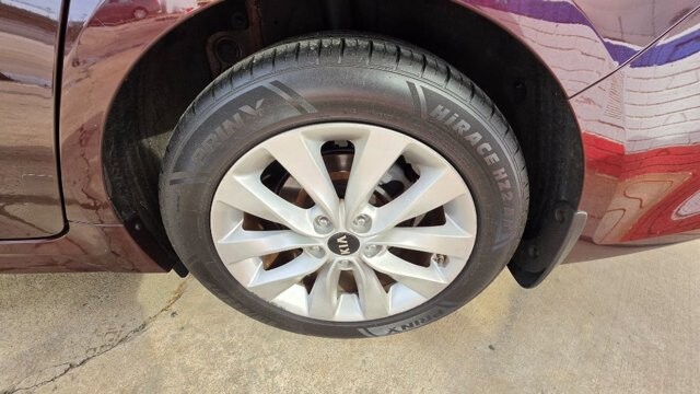 2018 Kia Optima in Cartersville, GA 30120 - 18137781 16