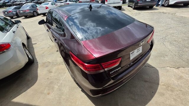 2018 Kia Optima in Cartersville, GA 30120 - 18137781 4