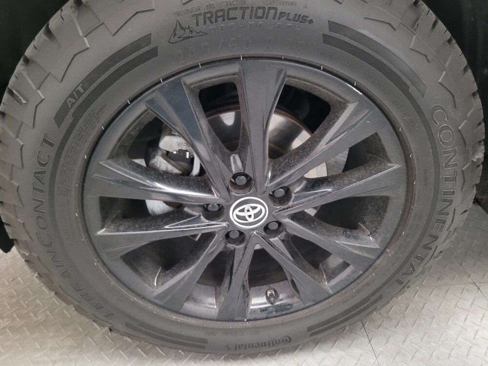 2018 Toyota RAV4 in Downey, CA 90241 - 18137785 31