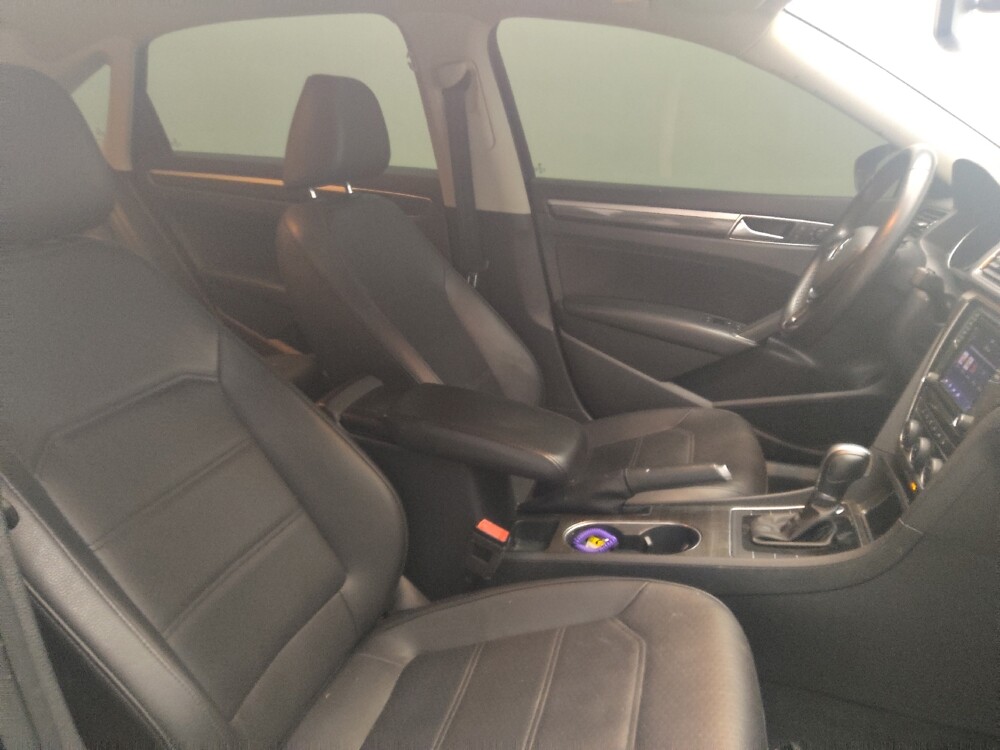 2018 Volkswagen Passat in Stone Mountain, GA 30083 - 18137802 21