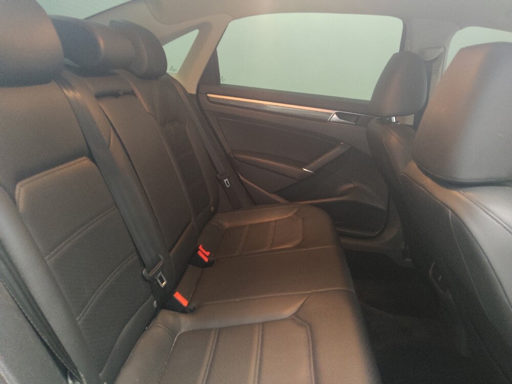 2018 Volkswagen Passat in Stone Mountain, GA 30083 - 18137802 19