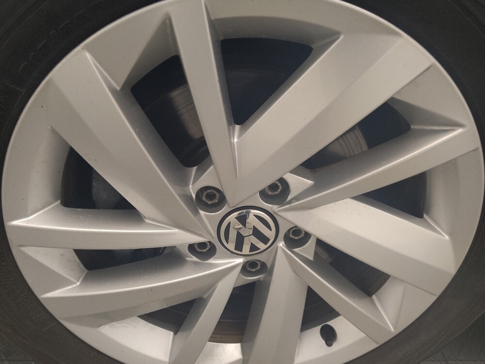 2018 Volkswagen Passat in Stone Mountain, GA 30083 - 18137802 31