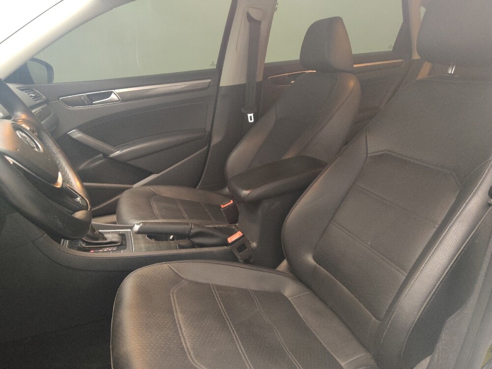 2018 Volkswagen Passat in Stone Mountain, GA 30083 - 18137802 17