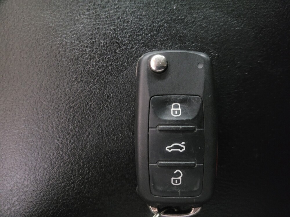 2018 Volkswagen Passat in Stone Mountain, GA 30083 - 18137802 32