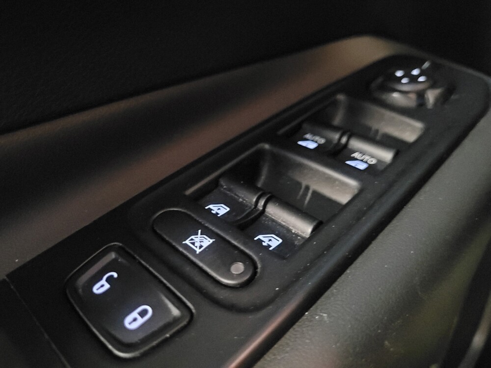 2023 Jeep Renegade in Glendale, AZ 85301 - 18137866 27