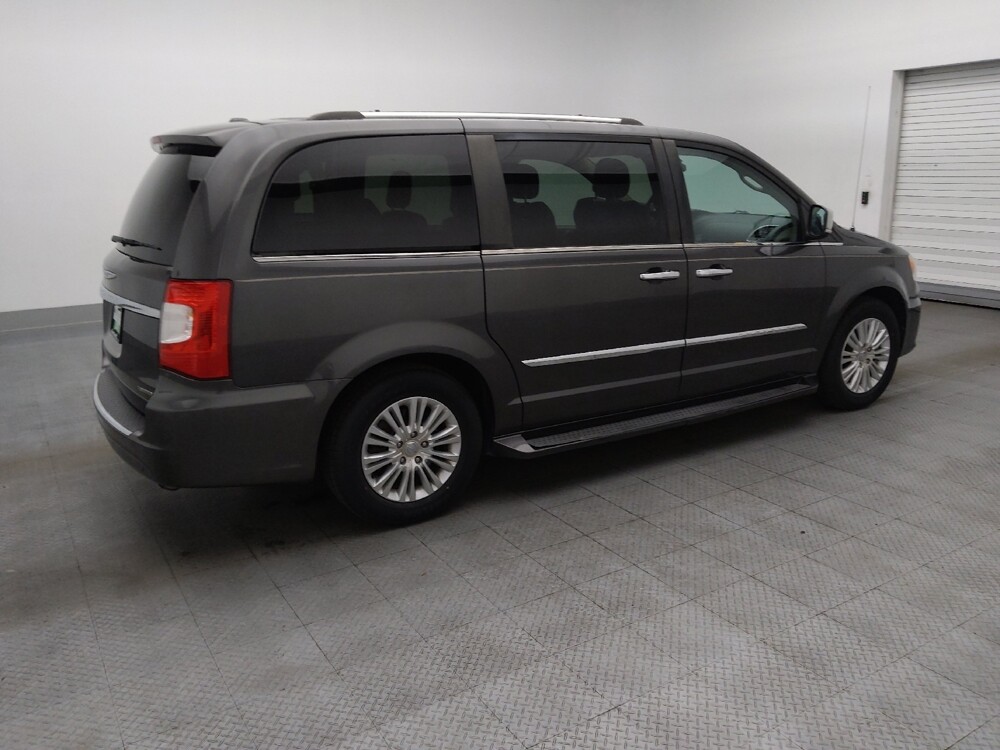 2015 Chrysler Town & Country in Gainesville, FL 32609 - 18137892 10