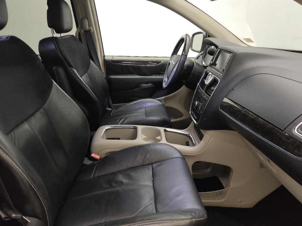 2015 Chrysler Town & Country in Gainesville, FL 32609 - 18137892 21