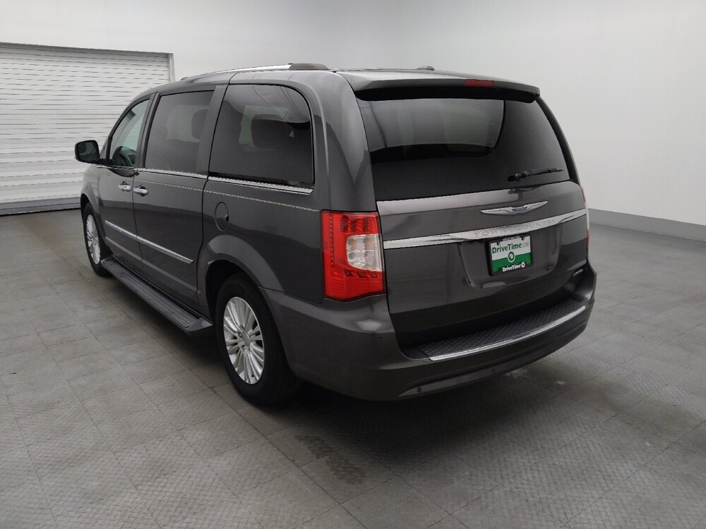 2015 Chrysler Town & Country in Gainesville, FL 32609 - 18137892 5