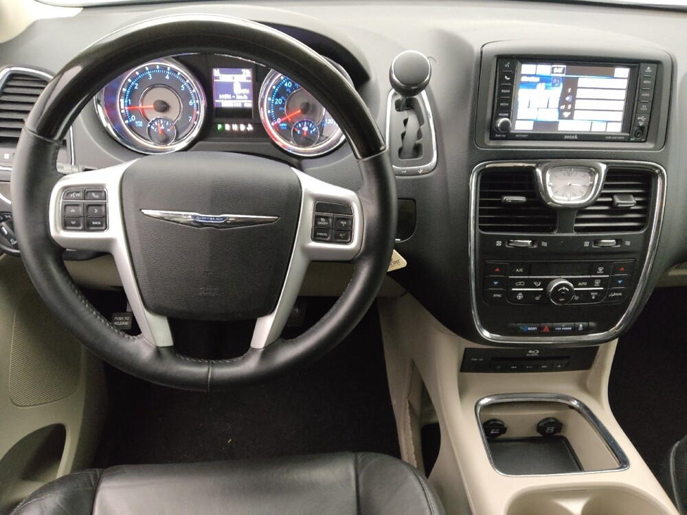 2015 Chrysler Town & Country in Gainesville, FL 32609 - 18137892 22