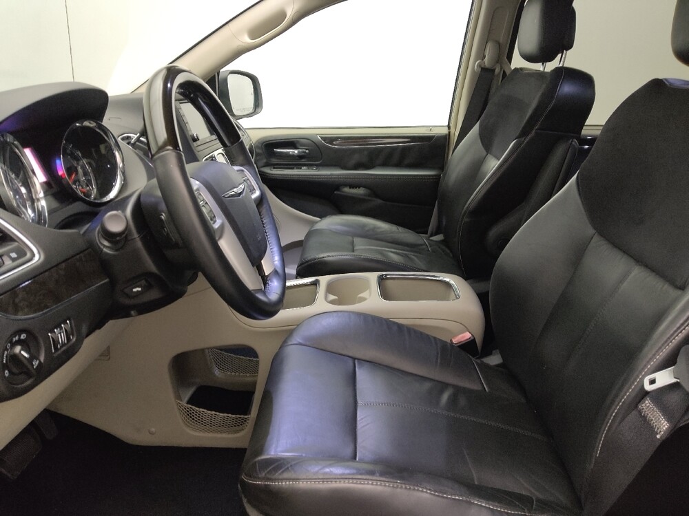 2015 Chrysler Town & Country in Gainesville, FL 32609 - 18137892 17