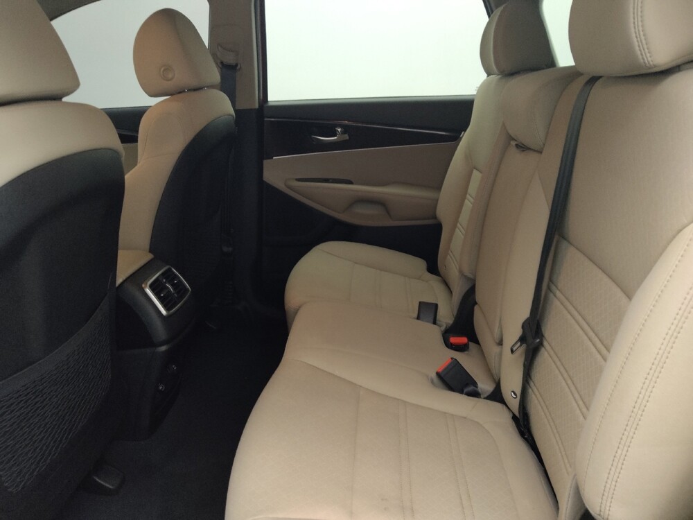 2019 Kia Sorento in Orlando, FL 32808 - 18137911 18