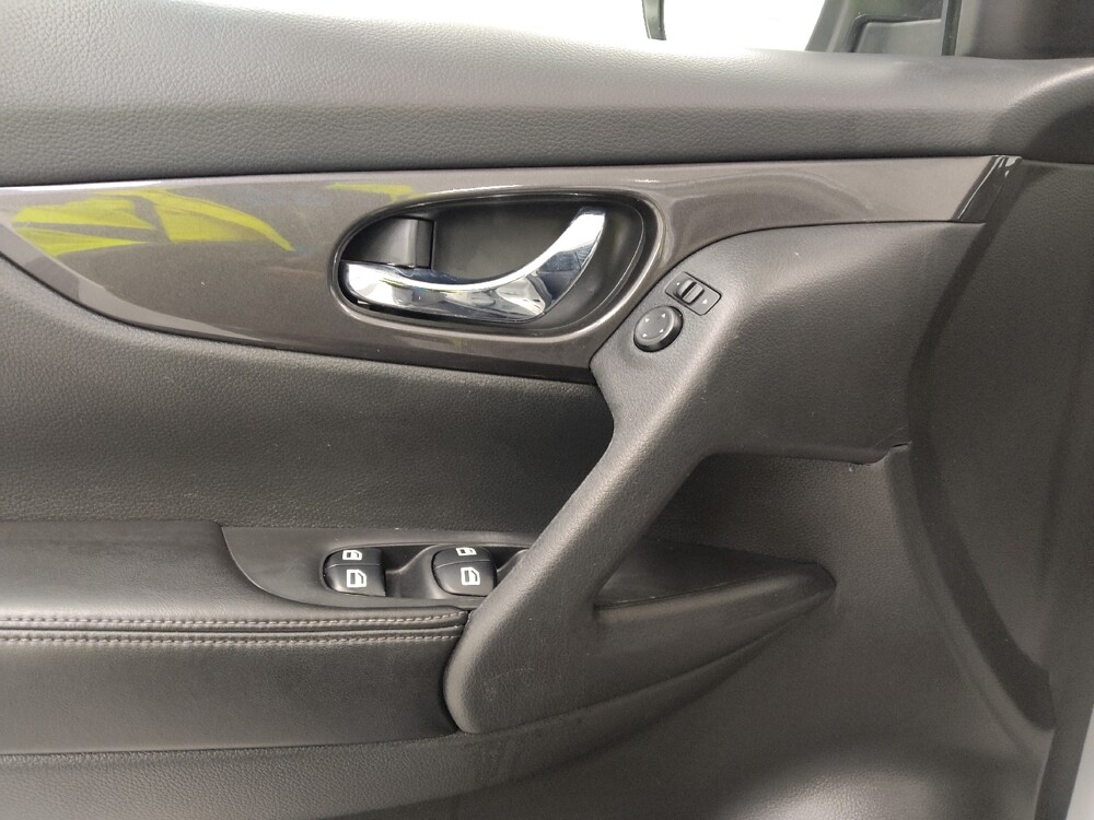 2019 Nissan Rogue in St. Louis, MO 63136 - 18137983 27