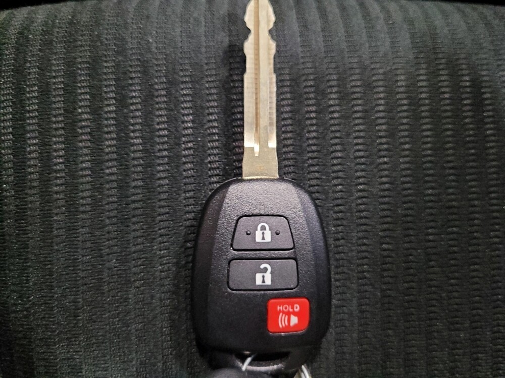 2018 Toyota RAV4 in Temple Hills, MD 20746 - 18138004 32