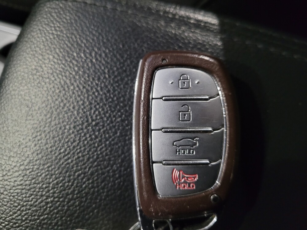 2017 Hyundai Elantra in Temple Hills, MD 20746 - 18138019 32