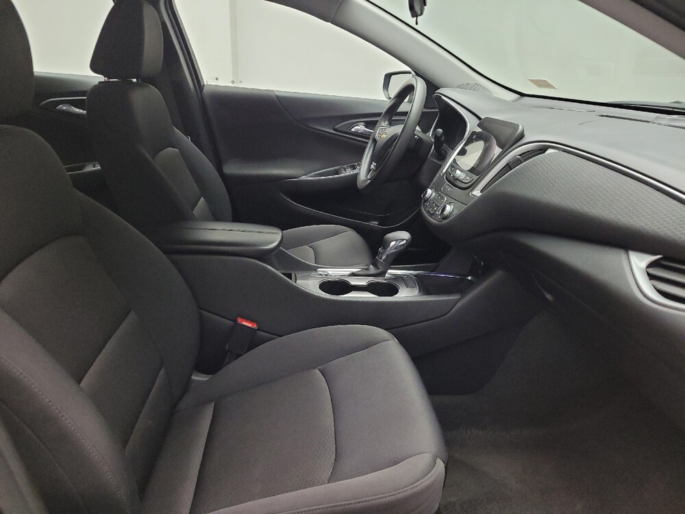 2025 Chevrolet Malibu in Eastpointe, MI 48021 - 18138024 21