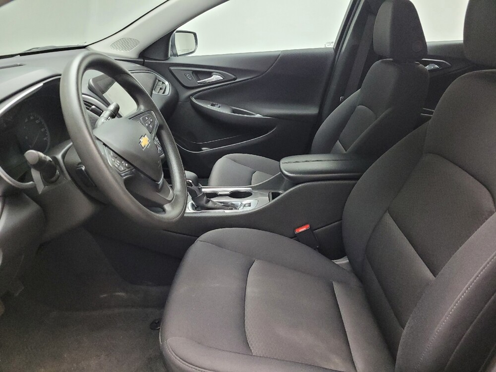 2025 Chevrolet Malibu in Eastpointe, MI 48021 - 18138024 17