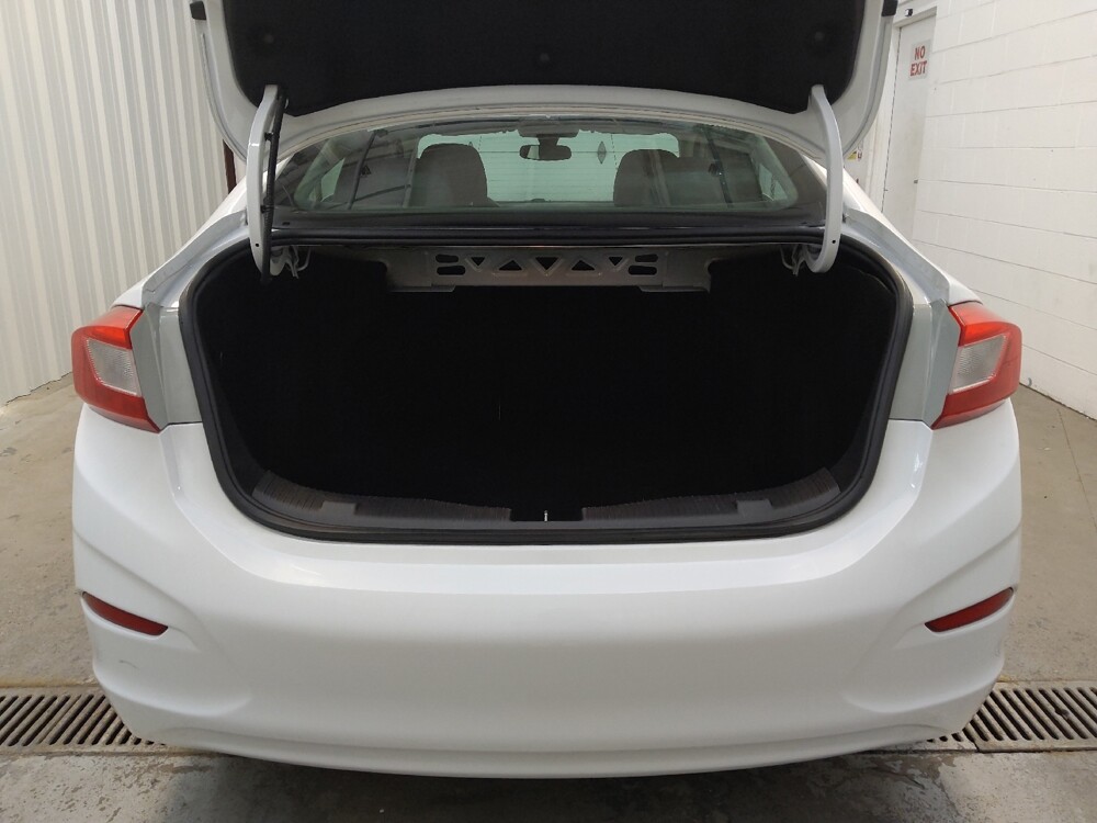 2017 Chevrolet Cruze in Fairfield, OH 45014 - 18138065 29