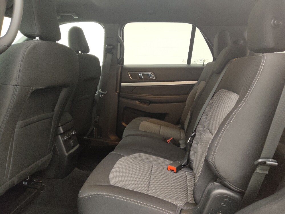 2019 Ford Explorer in St. Louis, MO 63136 - 18138077 18