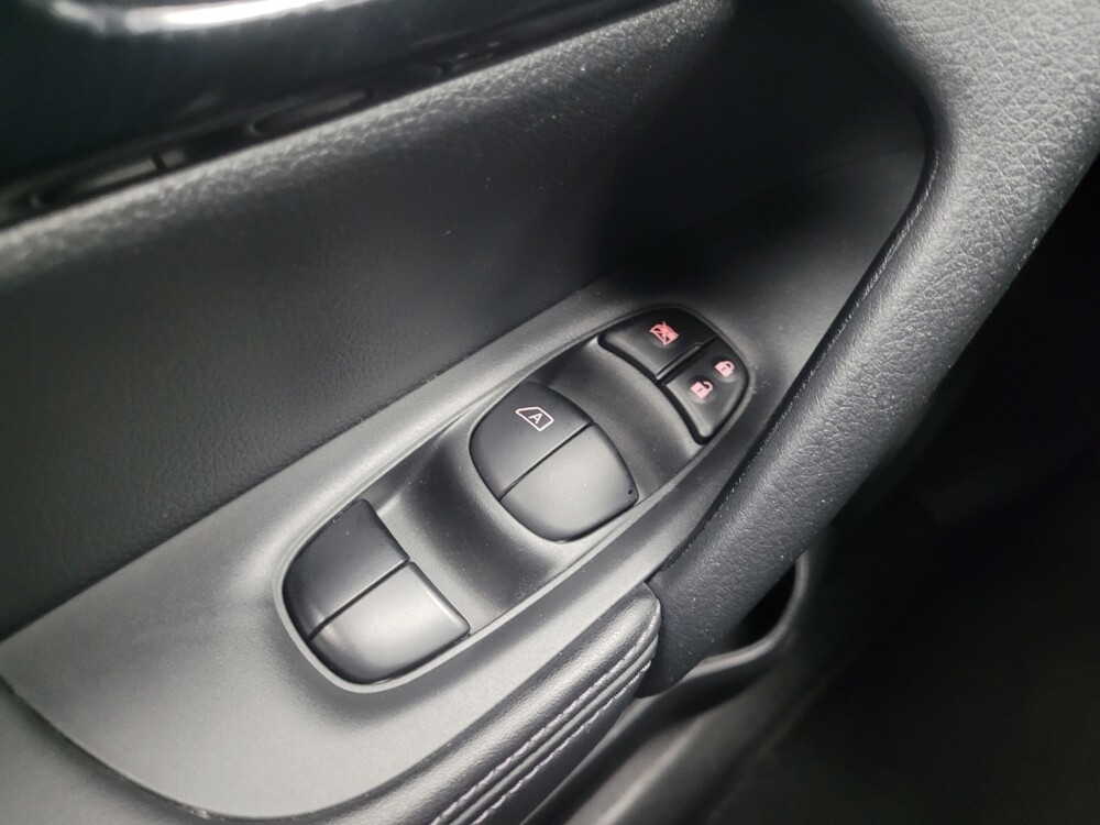 2019 Nissan Rogue in Highland, IN 46322 - 18138122 27
