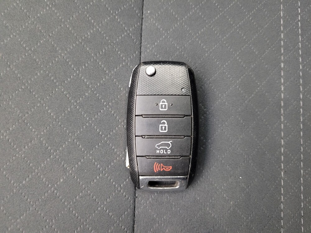 2019 Kia Sorento in Eastpointe, MI 48021 - 18138176 32