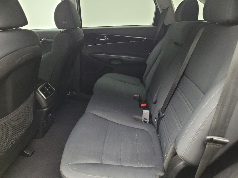 2019 Kia Sorento in Eastpointe, MI 48021 - 18138176 18
