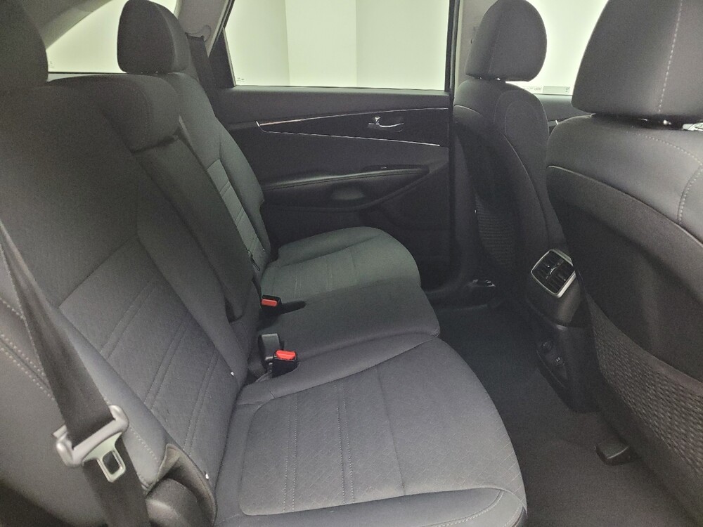 2019 Kia Sorento in Eastpointe, MI 48021 - 18138176 19