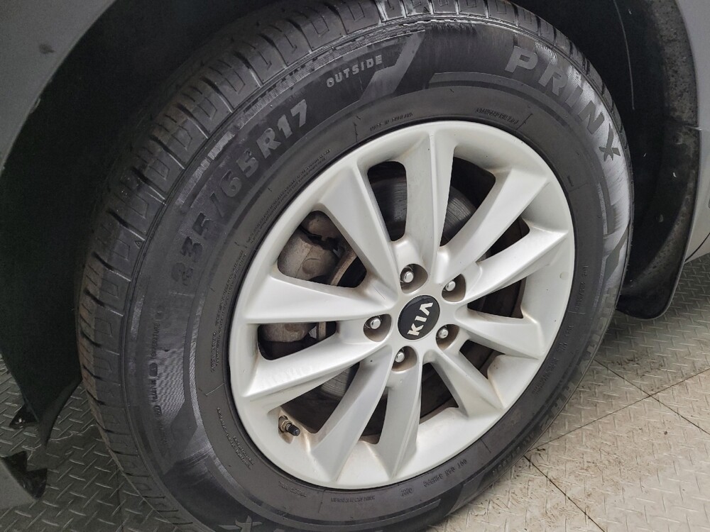 2019 Kia Sorento in Eastpointe, MI 48021 - 18138176 31