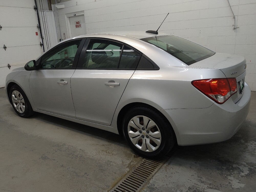 2016 Chevrolet Cruze in Fairfield, OH 45014 - 18138193 3