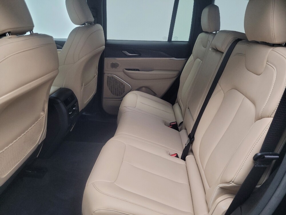 2023 Jeep Grand Cherokee in Indianapolis, IN 46222 - 18138230 18
