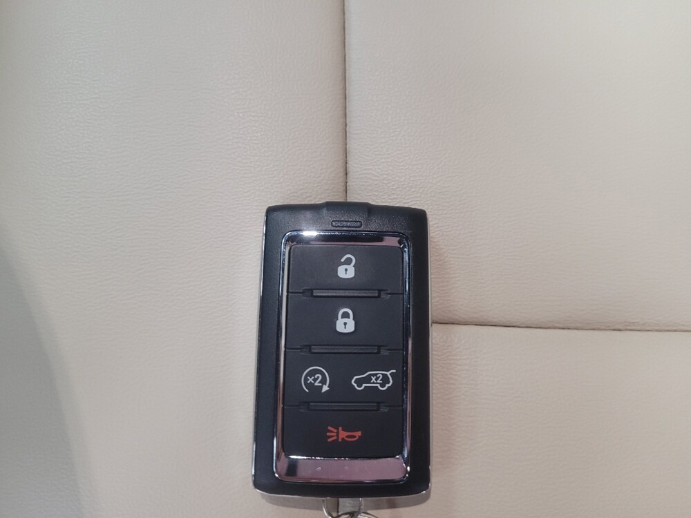 2023 Jeep Grand Cherokee in Indianapolis, IN 46222 - 18138230 32