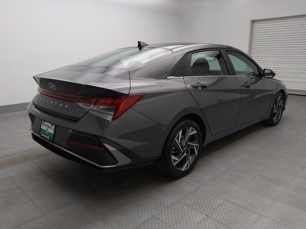 2025 Hyundai Elantra in Lakewood, CO 80215 - 18138401 9
