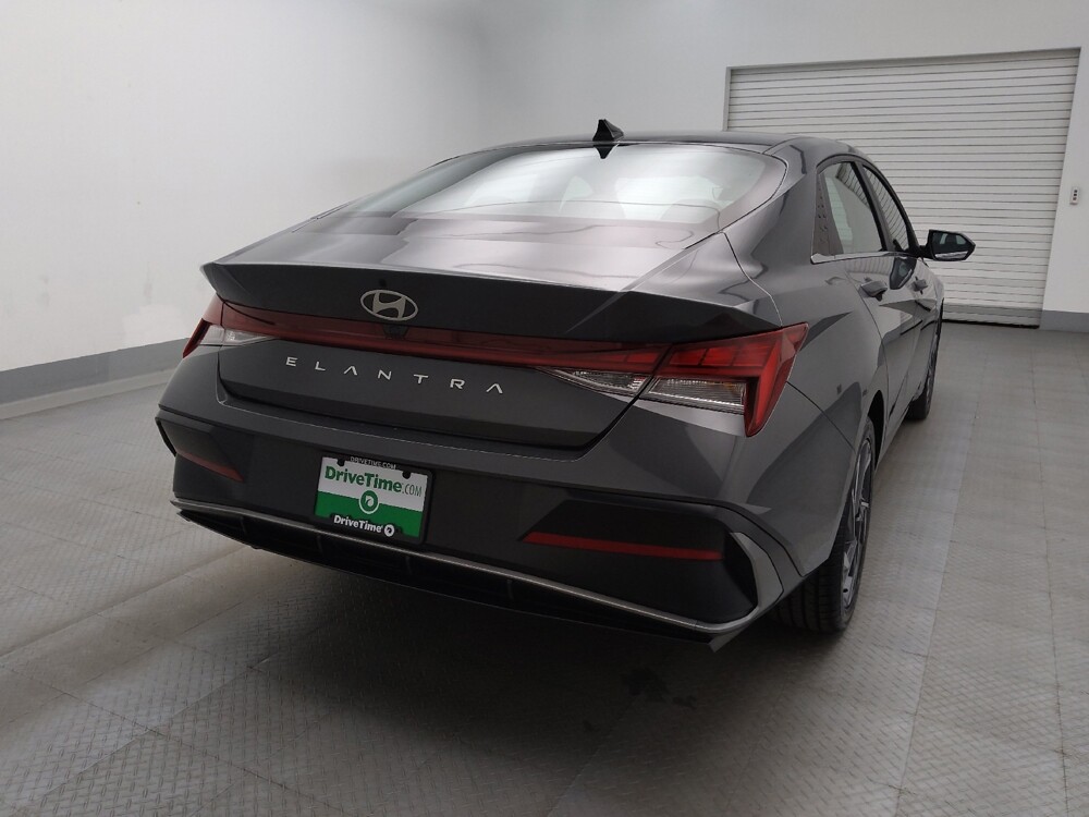 2025 Hyundai Elantra in Lakewood, CO 80215 - 18138401 7