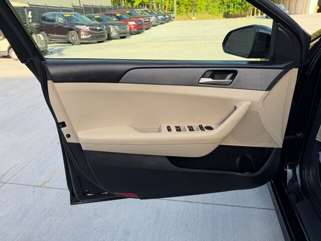 2019 Hyundai Sonata in Knoxville, TN 37920 - 18138412 7