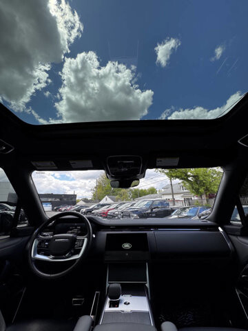 2025 Land Rover Range Rover in Eastpointe, MI 48021 - 18138418 13