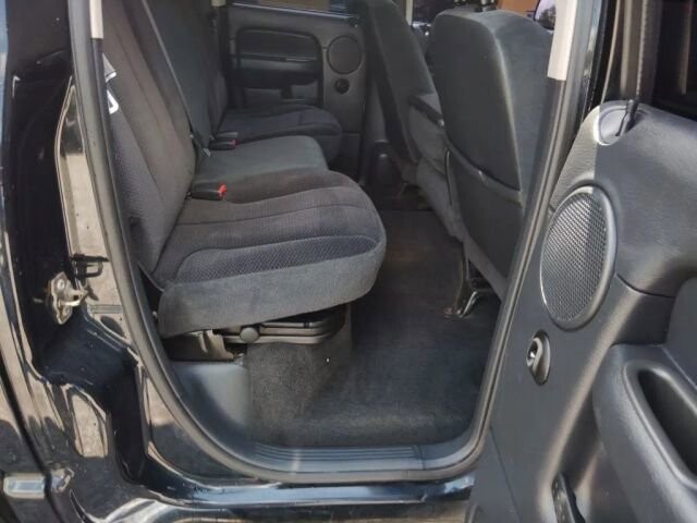 2004 Dodge Ram 1500 Truck in Greenville, SC 29607 - 18138428 19