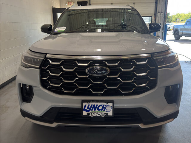 2025 Ford Explorer in Burlington, WI 53105 - 18138468 8