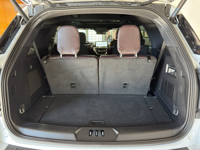 2025 Ford Explorer in Burlington, WI 53105 - 18138468 23