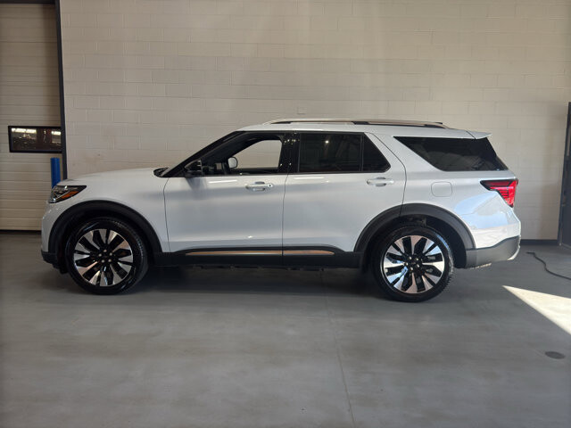 2025 Ford Explorer in Burlington, WI 53105 - 18138468 2