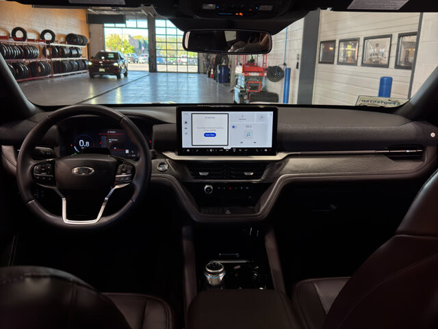 2025 Ford Explorer in Burlington, WI 53105 - 18138468 16