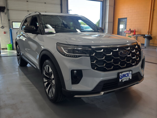 2025 Ford Explorer in Burlington, WI 53105 - 18138468 7