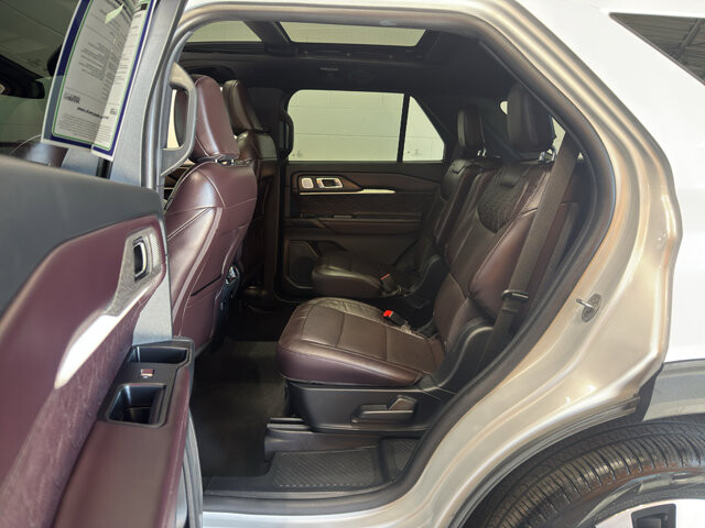 2025 Ford Explorer in Burlington, WI 53105 - 18138468 13