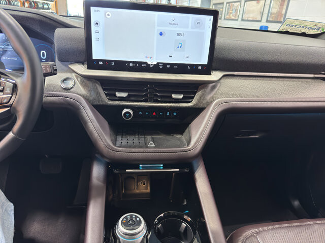 2025 Ford Explorer in Burlington, WI 53105 - 18138468 31
