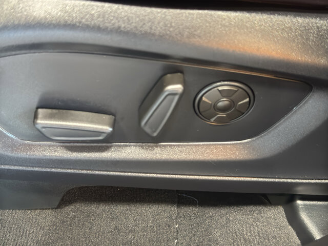 2025 Ford Explorer in Burlington, WI 53105 - 18138468 19