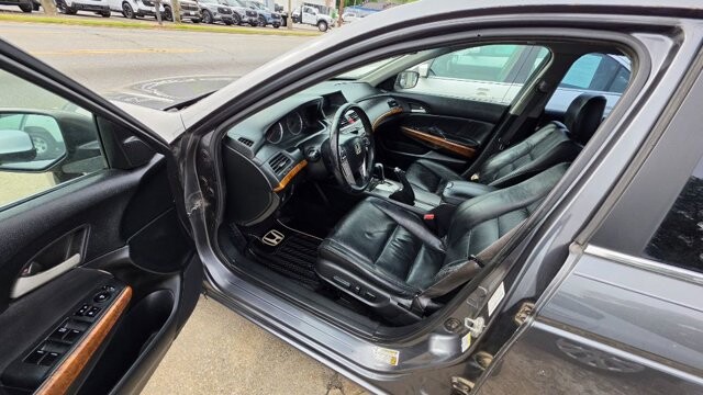 2011 Honda Accord in Cartersville, GA 30120 - 18138484 6