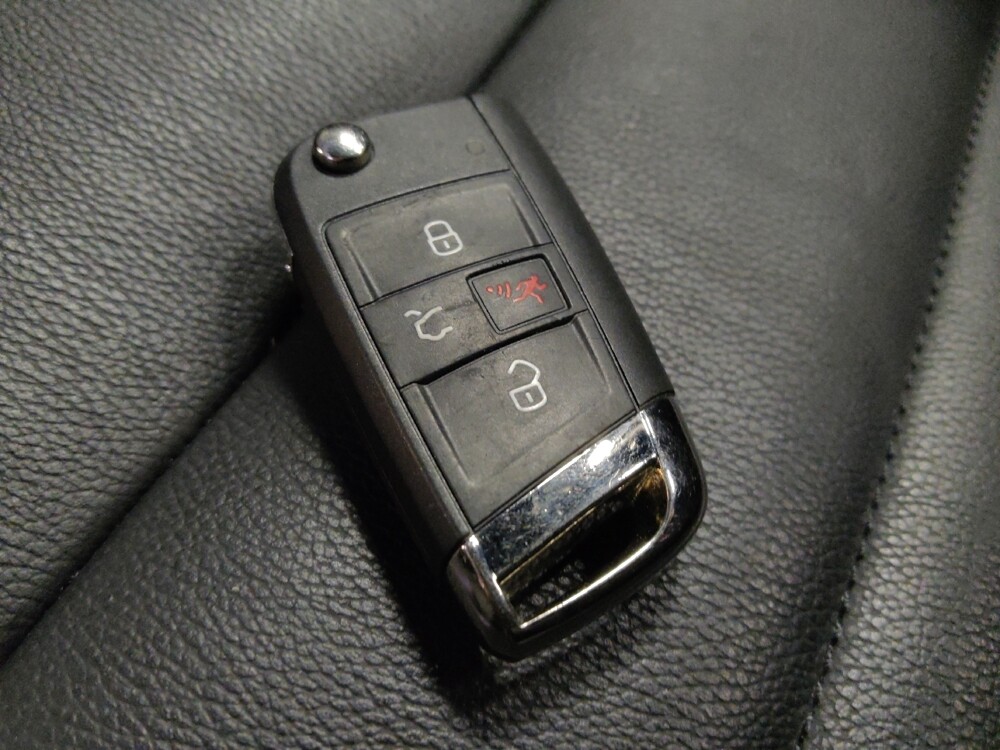 2018 Volkswagen GTI in Phoenix, AZ 85015 - 18138561 32